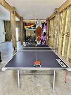 Salty Dog 5 Bedroom Home by RedAwning