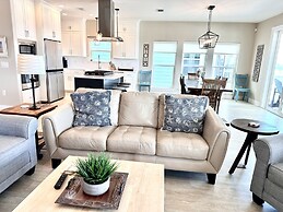 Salty Dog 5 Bedroom Home by RedAwning