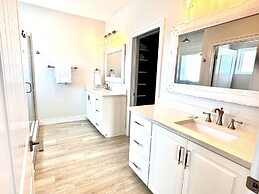 Salty Dog 5 Bedroom Home by RedAwning