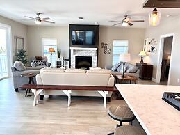 Salty Dog 5 Bedroom Home by RedAwning