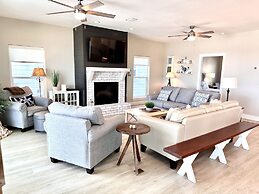 Salty Dog 5 Bedroom Home by RedAwning