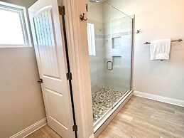 Salty Dog 5 Bedroom Home by RedAwning