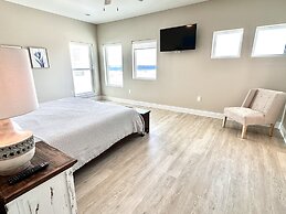 Salty Dog 5 Bedroom Home by RedAwning