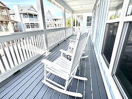 Salty Dog 5 Bedroom Home by RedAwning