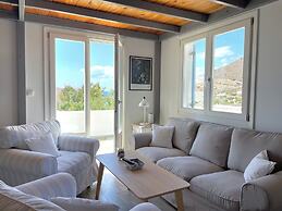 'paraside' Seaside Villa in Delfini Says Netflix