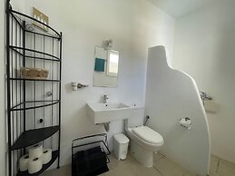 'paraside' Seaside Villa in Delfini Says Netflix