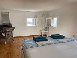 'paraside' Seaside Villa in Delfini Says Netflix