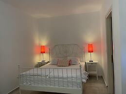 'paraside' Seaside Villa in Delfini Says Netflix