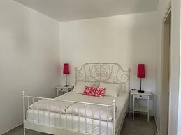 'paraside' Seaside Villa in Delfini Says Netflix