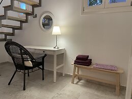 'paraside' Seaside Villa in Delfini Says Netflix