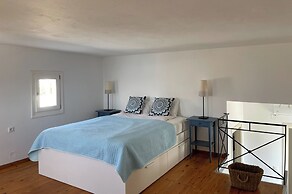 'paraside' Seaside Villa in Delfini Says Netflix