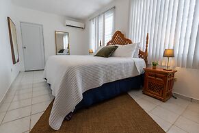 El Flamingo Beach Club