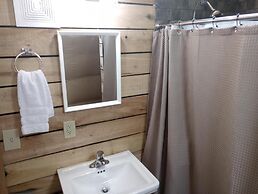 GlampOut Resort - Elk River