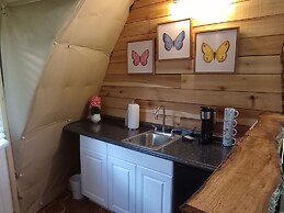 GlampOut Resort - Elk River