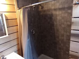 GlampOut Resort - Elk River