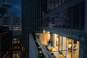 AZUR Legacy Collection Hotel