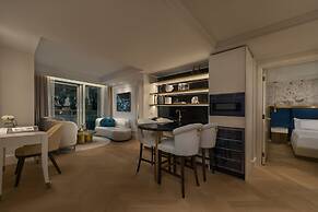 AZUR Legacy Collection Hotel