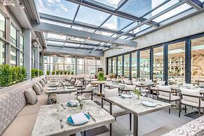 AZUR Legacy Collection Hotel