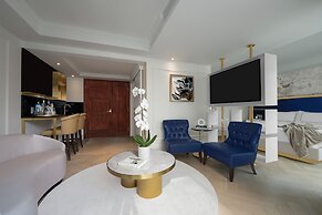 AZUR Legacy Collection Hotel