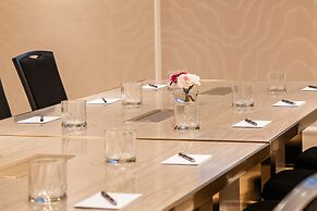 AZUR Legacy Collection Hotel