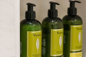 AZUR Legacy Collection Hotel