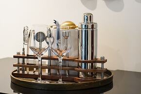 AZUR Legacy Collection Hotel