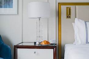 AZUR Legacy Collection Hotel