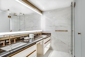 AZUR Legacy Collection Hotel