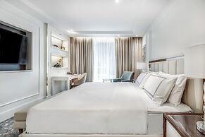 AZUR Legacy Collection Hotel