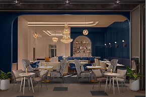 AZUR Legacy Collection Hotel