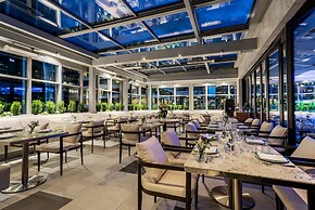 AZUR Legacy Collection Hotel