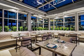 AZUR Legacy Collection Hotel