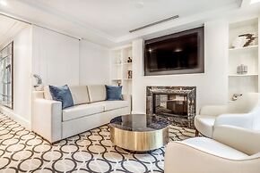 AZUR Legacy Collection Hotel