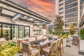 AZUR Legacy Collection Hotel