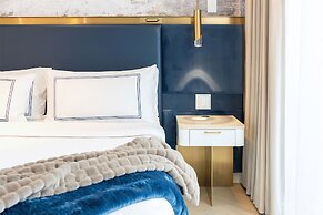 AZUR Legacy Collection Hotel