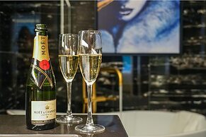 AZUR Legacy Collection Hotel