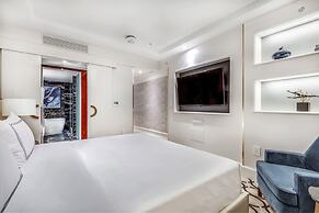 AZUR Legacy Collection Hotel