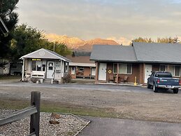 Travellers Rest Cabins and RV Park