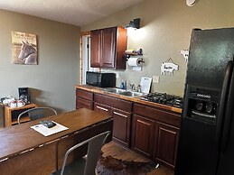 Travellers Rest Cabins and RV Park