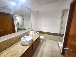 Beachfront Grand Venetian condo