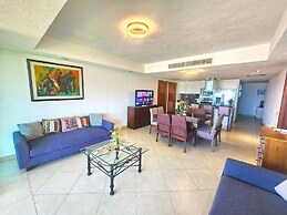 Beachfront Grand Venetian condo