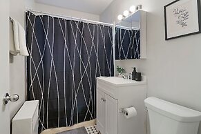 Spacious & Furnished 3BR Apt Rogers Park