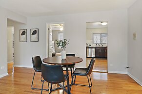 Spacious & Furnished 3BR Apt Rogers Park