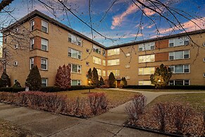 Spacious & Furnished 3BR Apt Rogers Park