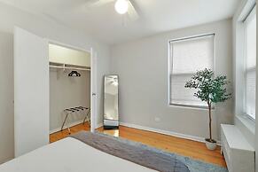 Spacious & Furnished 3BR Apt Rogers Park