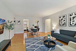 Spacious & Furnished 3BR Apt Rogers Park