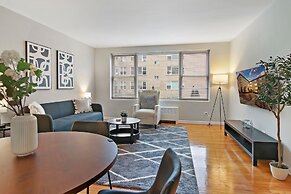 Spacious & Furnished 3BR Apt Rogers Park