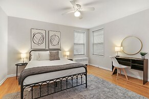 Spacious & Furnished 3BR Apt Rogers Park