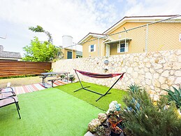 Jhadano Villa 3BR Pool Shuttle 3 Mins to Beach