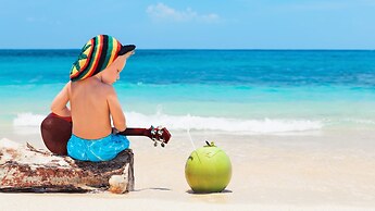 Jhadano Villa 3BR Pool Shuttle 3 Mins to Beach